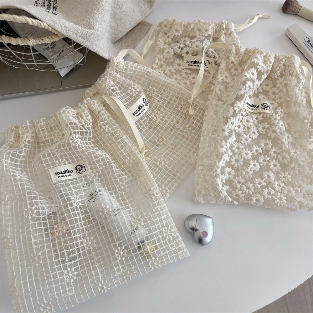 Cosmetic Bags - レース刺繍デイジーメッシュ巾着メイクアップバッグ夏旅行用トイレタリー下着靴下オーガナイザー収納ポーチアクセサリー用